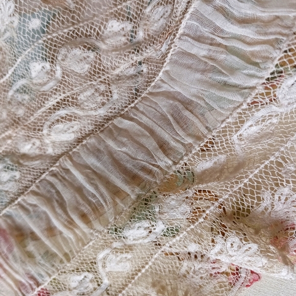 ANTIQUE TROUSSEAU BRIDAL LACE FICHU IN MINT CONDITION! - Picture 11 of 12
